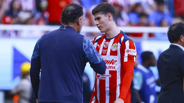 Gabriel Milito junto a Hormiga González