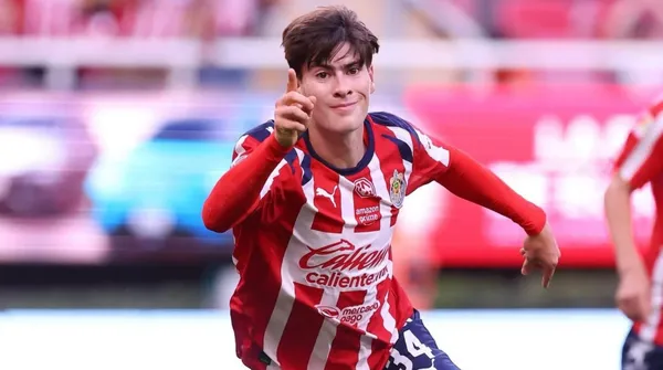Hormiga González brilla en Chivas.