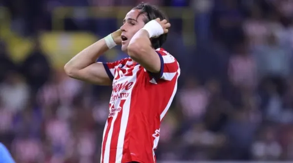 Con González y Sepúlveda en gran forma, su mal momento parece alejarlo cada vez más de la delantera de Chivas