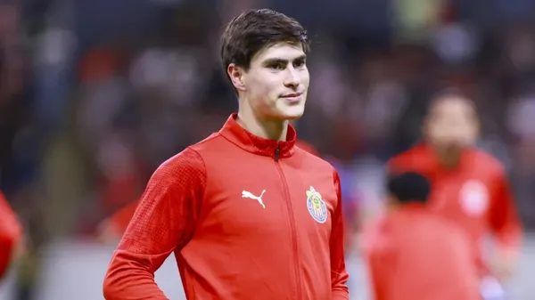 Armando González previo a un partido de Chivas