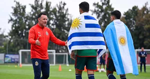 Gabriel Milito pidió un delantero para Chivas