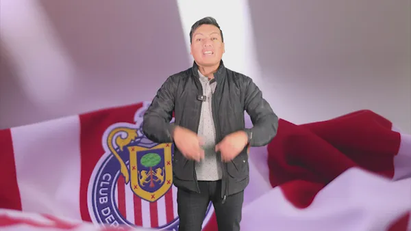 Amaury Vergara dialogando con Emilio Azcárraga