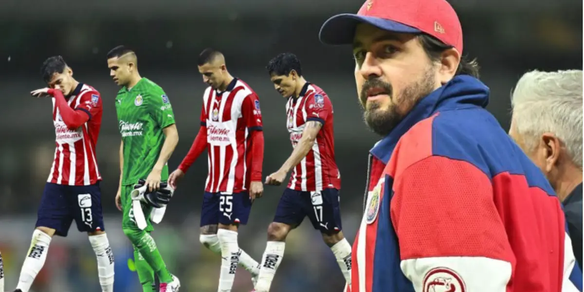 Amaury Vegara observando a jugadores de Chivas lamentándose