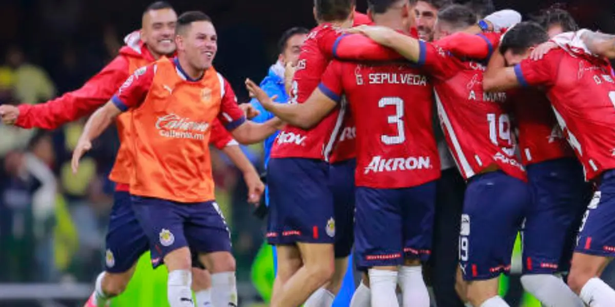Chivas festeja gol en el estadio Azteca / Imago 