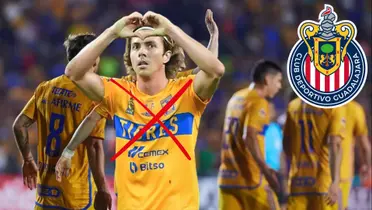 Córdova y jugadores de Tigres con el escudo de Chivas