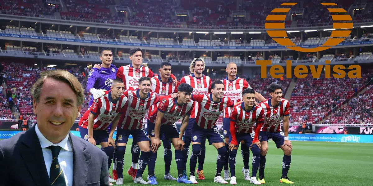 Jugadores de Chivas con el logo de Televisa y Azcárraga