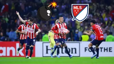 Jugadores de Chivas y el logo de la MLS