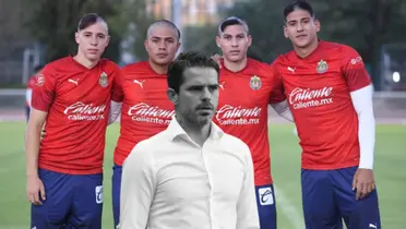 Jugadores debutantes de Chivas rapados y Gago