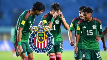 Jugadores jóvenes del Tricolor y el escudo de Chivas