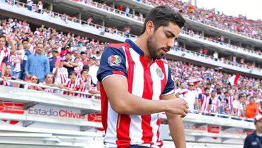 Pizarro con la playera de Chivas
