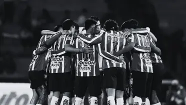 Jugadores previo a partido. Foto: Chivas