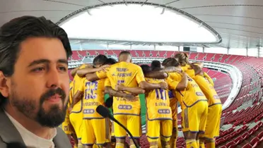 Amaury Vergara junto a futbolistas de Tigres / FOTO X