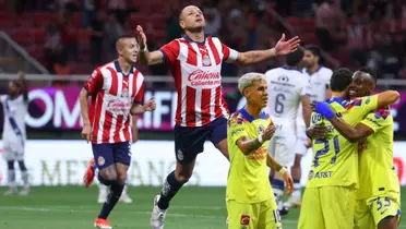 Chicharito y Piojo con jugadores del América