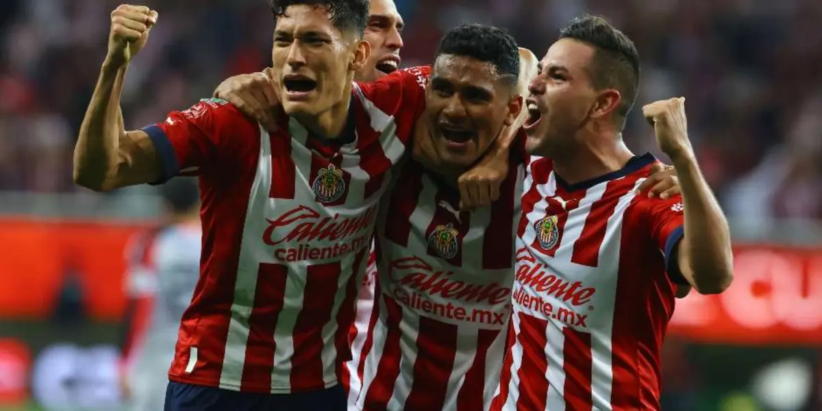 Chivas de Guadalajara festeja un gol en el Akron / Mexsports