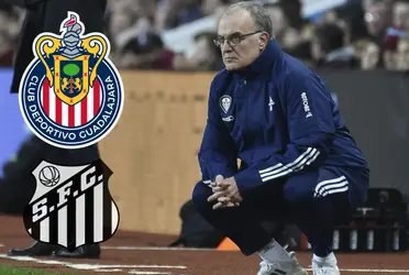 El enigmático técnico argentino rechazó dirigir al histórico Santos de Brasil y podría llegar a Chivas.