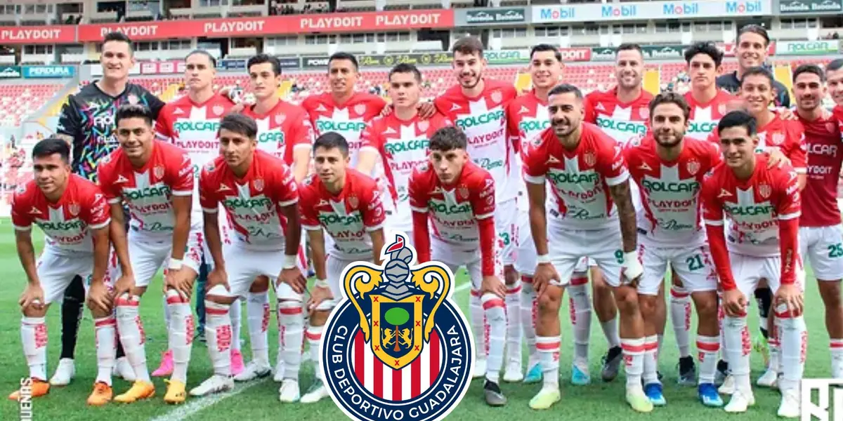 Equipo del Necaxa y el escudo de Chivas