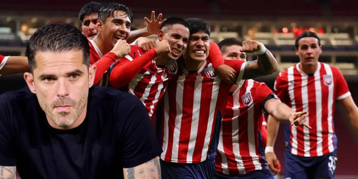 Fernando Gago junto a jugadores del Tapatío