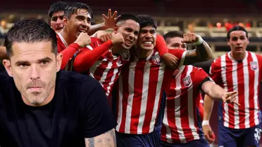 Fernando Gago junto a jugadores del Tapatío