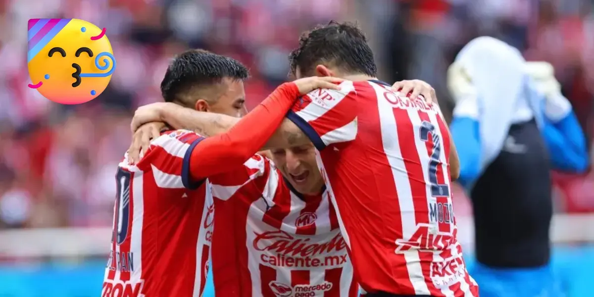 Foto: 90Min / Festejo de gol de los jugadores de Chivas