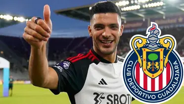 Jiménez con el logo de Chivas/FOTO: Excélsior 