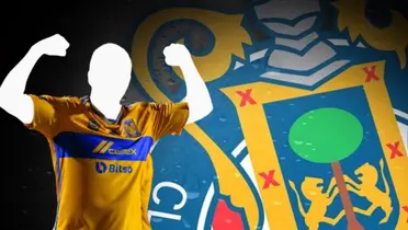 Jugador de Tigres junto al escudo de Chivas / FOTO ESPN