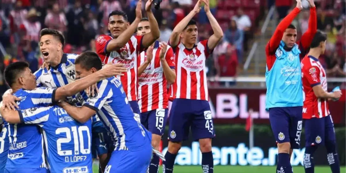 Jugadores de Chivas agradeciendo y jugadores de Rayados celebran