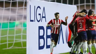 jugadores de Chivas celebrando