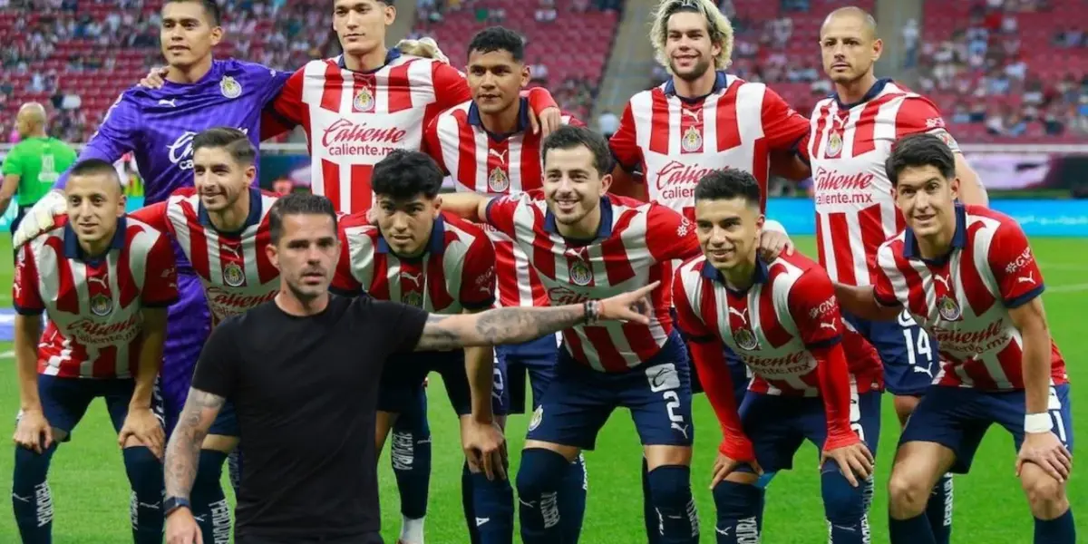 Jugadores de Chivas en la foto y Gago