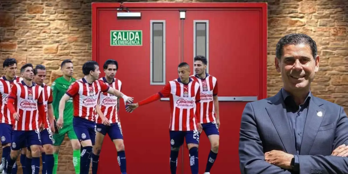 Jugadores de Chivas en la puerta y Hierro