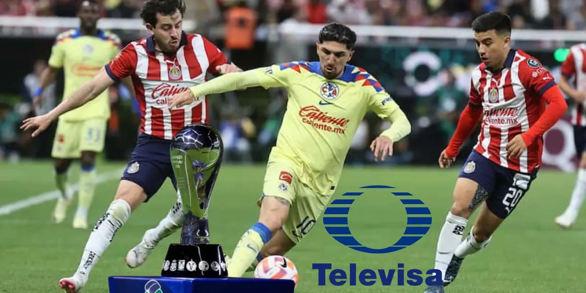 Jugadores de Chivas peleando el balón vs los de América y el trofeo de la liga mx