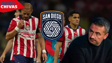 Jugadores de Chivas y Arturo Ortega (Fuente: MEXSPORT)