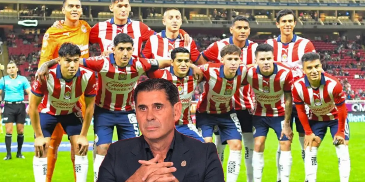 Jugadores de Chivas y Hierro observando 