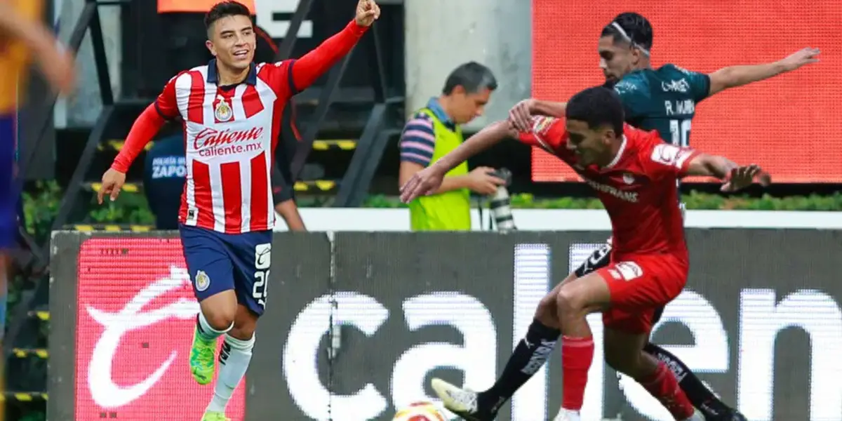 Nene Beltrán festejando y Marín disputando un balón vs Toluca