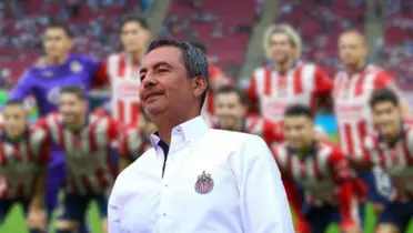 Ortega con jugadores de Chivas/FOTO: x Chivas