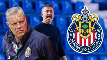 Peláez y Ortega con el escudo de Chivas/FOTO: Récord