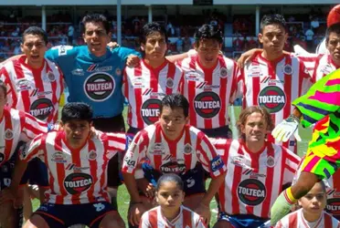 Portó la camiseta del chiverio, le hizo gol a Jorge Campos, ahora vende comida en un mercado