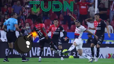 Ricardo Marín en el Clásico Tapatío y logo de TUDN