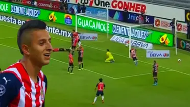 Roberto Alvarado en el Chivas vs Atlas