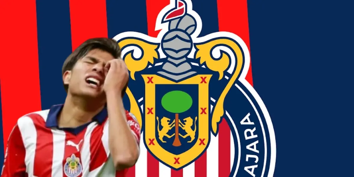 Yael Padilla junto al escudo de Chivas / FOTO GETTY IMAGES